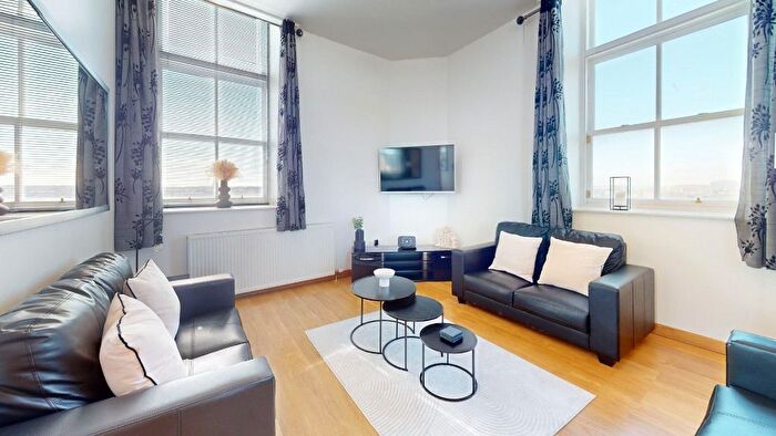 2 Bedroom Flat To Rent In Castle Street, City Centre, Aberdeen, AB11
