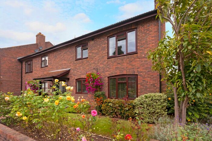 2 Bedroom Flat To Rent In Eton Square, Eton, Windsor, SL4