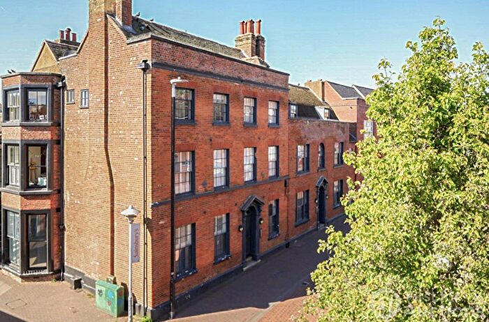 2 Bedroom Flat For Sale In Chesham, Buckinghamshire, HP5