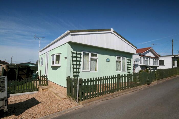 2 Bedroom Park Home For Sale In Hill Rise, Horspath, OX33