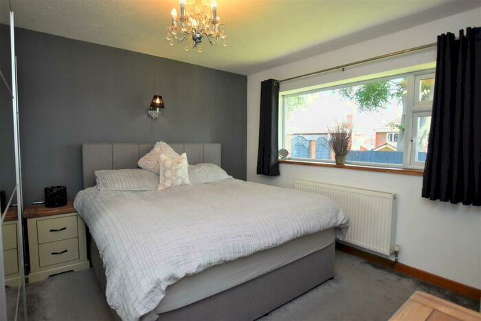 4 Bedroom Detached House For Sale In Glyn Avenue, Wrexham, LL12
