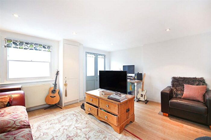 1 Bedroom Flat To Rent In Gayford Road, London, W12