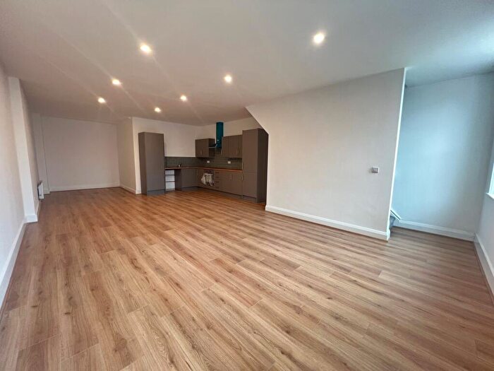 3 Bedroom House To Rent In College Street, SA18