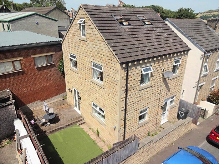 3 Bedroom Detached House For Sale In Gordon Street, Elland, HX5