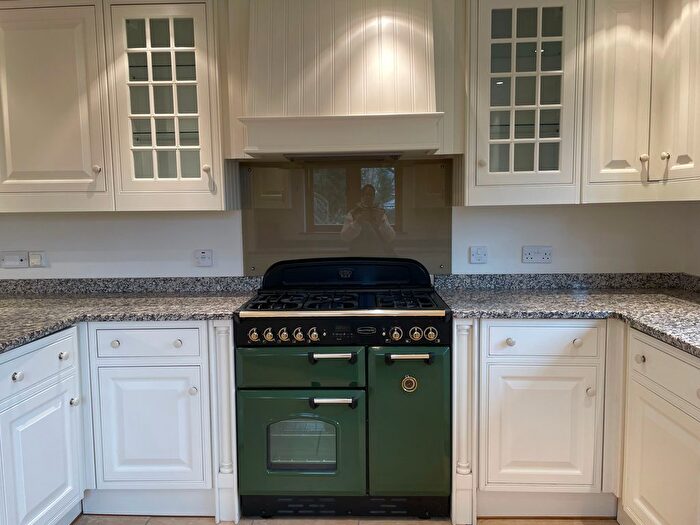 Bungalow To Rent In Thames Side, Staines, TW18