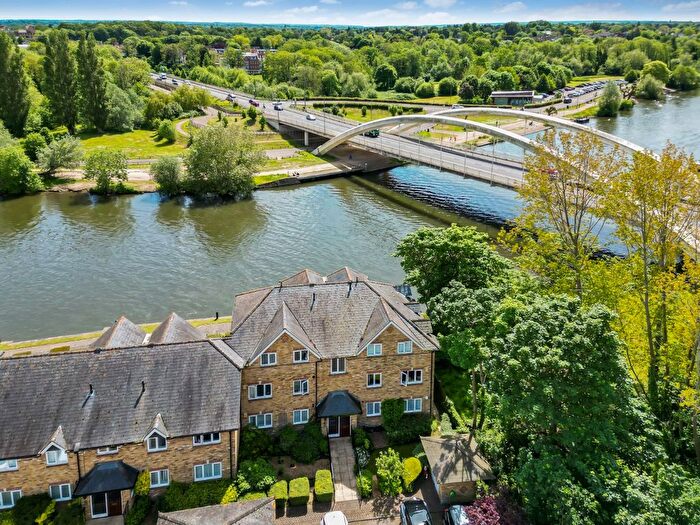 2 Bedroom Flat To Rent In Swan Walk, Shepperton, TW17