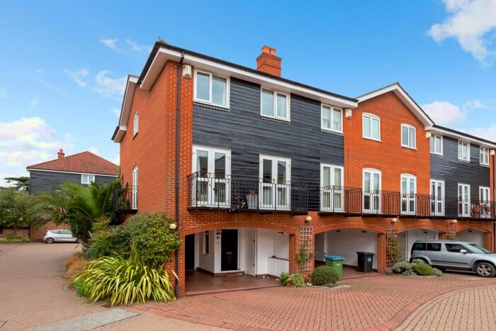 3 Bedroom End Of Terrace House To Rent In Harvest Lane, Thames Ditton, KT7