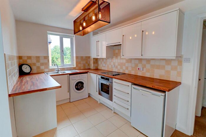 2 Bedroom Flat To Rent In School Lane, Kenilworth, CV8