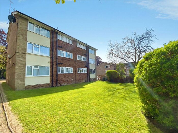 2 Bedroom Flat For Sale In Christchurch Park, Sutton, SM2