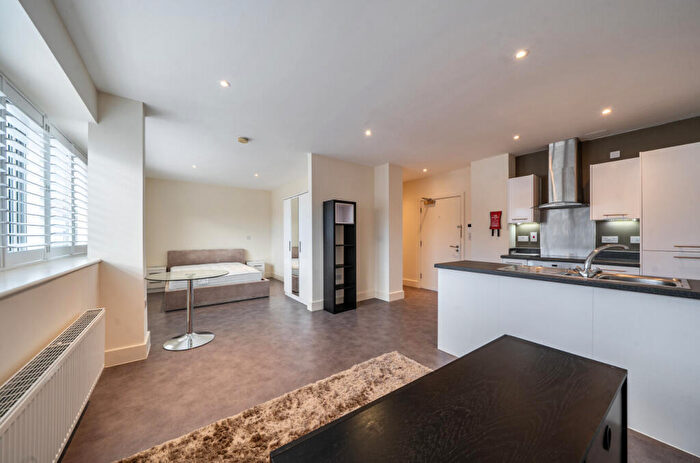 Apartment To Rent In Blackburn Road, West Hampstead, NW6