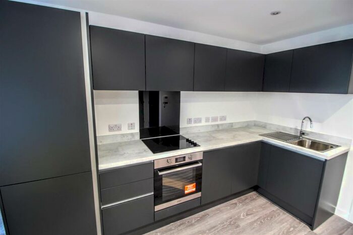 2 Bedroom Apartment To Rent In -Bed Apartment - Downtown, Salford, M5