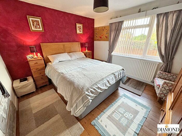 2 Bedroom Semi-Detached Bungalow For Sale In Bampfylde Close, Tiverton, EX16