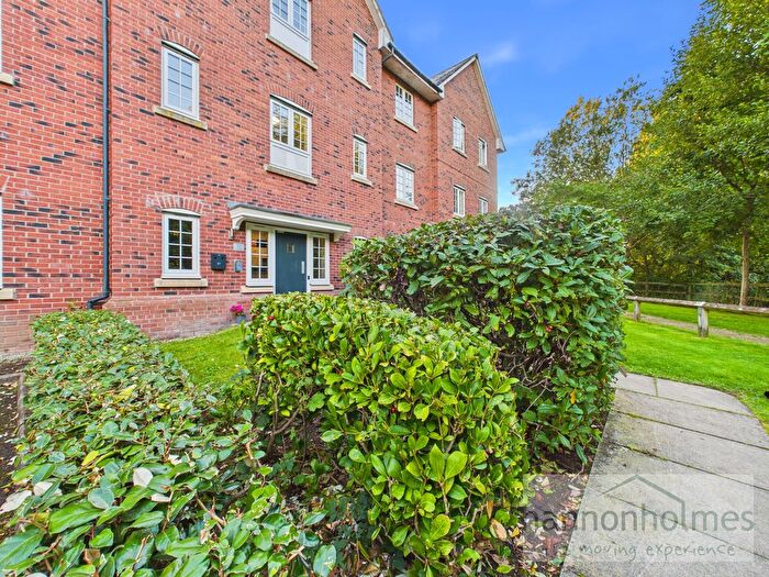 2 Bedroom Flat For Sale In Lock View, Radcliffe, Manchester, M26