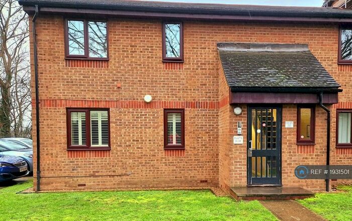 2 Bedroom Flat To Rent In Charlton, London, SE7