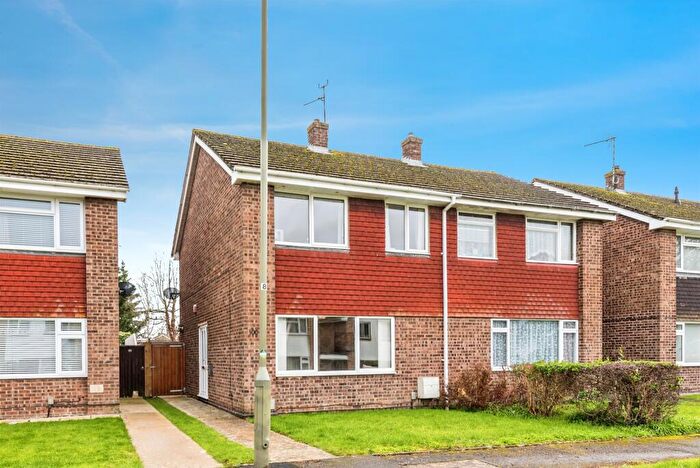 3 Bedroom Semi-Detached House For Sale In Farmers Close, Witney, OX28