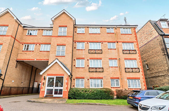 2 Bedroom Apartment For Sale In Alice Close, New Barnet, Barnet, EN5