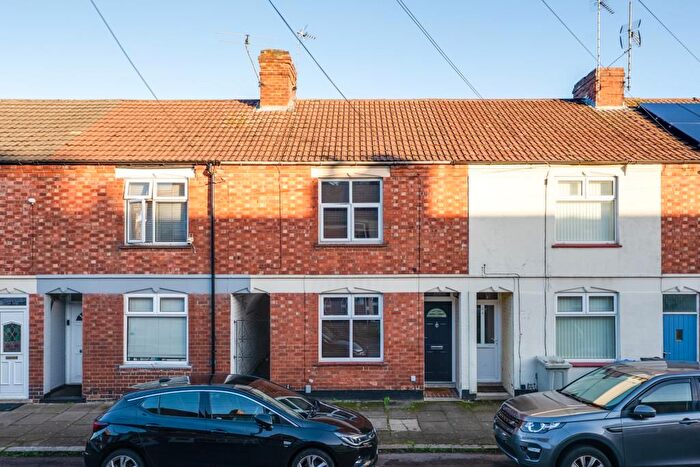 3 Bedroom Terraced House For Sale In Clarence Road, Kettering, NN16