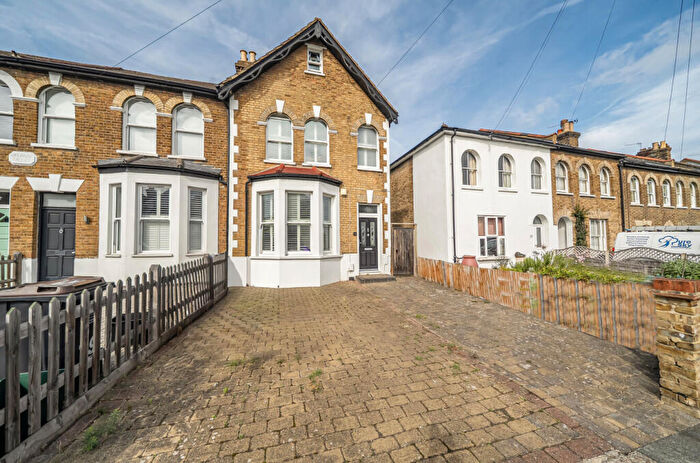 4 Bedroom End Of Terrace House For Sale In Pope Road, Bromley, Kent, BR2
