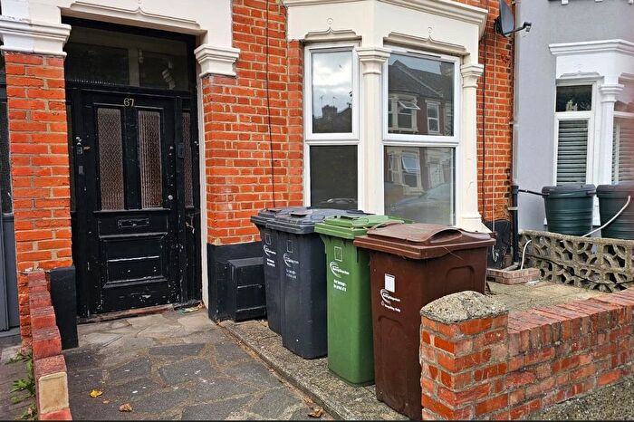 1 Bedroom Flat To Rent In Eric Road (Ground Floor), Chadwell Heath, Romford, Essex, RM6