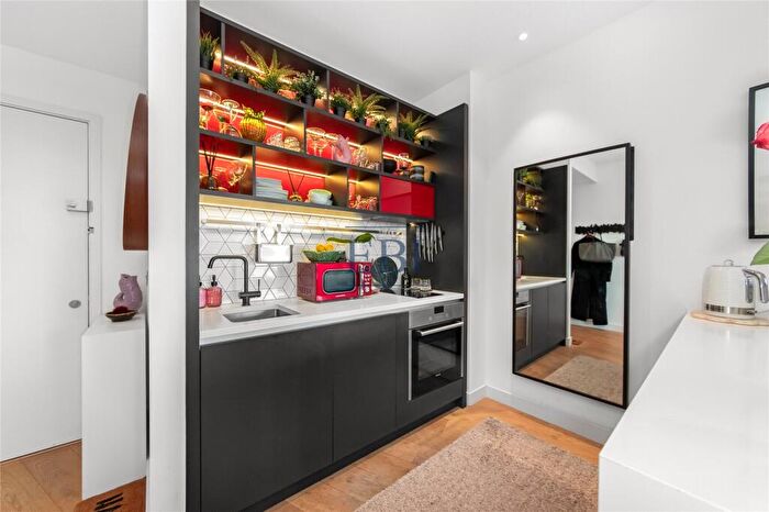 1 Bedroom Apartment For Sale In Grantham House, Botanic Square, E14