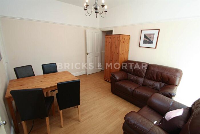 3 Bedroom Flat To Rent In (£pppw) Tavistock Road, Jesmond, NE2