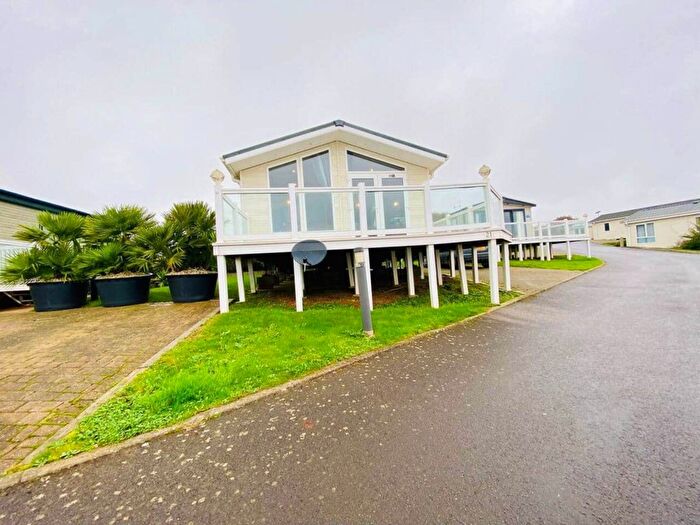 2 Bedroom Lodge For Sale In Exmouth, Devon, EX8