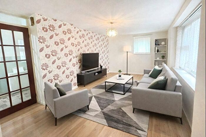 3 Bedroom Maisonette For Sale In Bitton Park Road, Teignmouth, Devon, TQ14