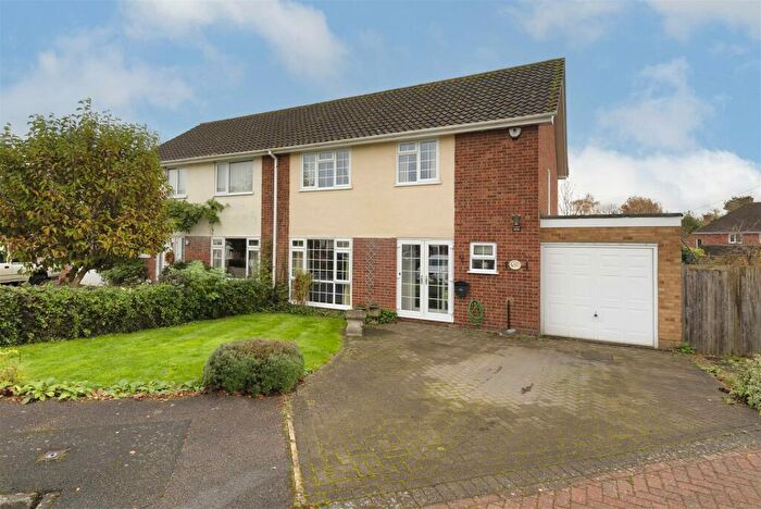 4 Bedroom Semi-Detached House For Sale In Pepingstraw Close, Offham, ME19