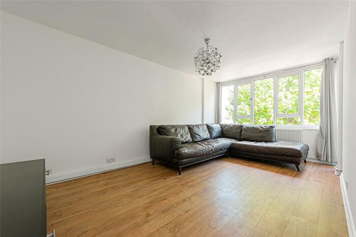 2 Bedroom Apartment To Rent In Ashbourne Close, Woodside Park, London, N12
