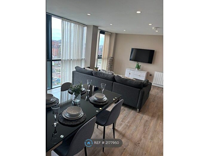 2 Bedroom Flat To Rent In The Glass House, Hull, HU1