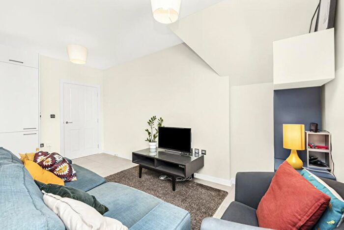 1 Bedroom Flat For Sale In Inglis Way, Millbrook Park, NW7