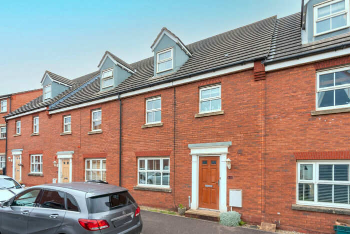 4 Bedroom Town House For Sale In New Charlton Way, BS10
