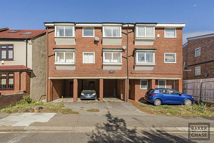 2 Bedroom Flat To Rent In Seaford Road, Enfield, EN1