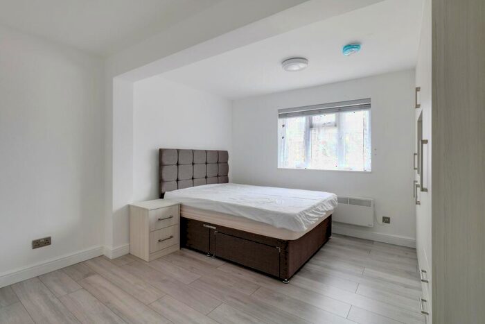 1 Bedroom Property To Rent In Rambler Close, Off Bath Road, Taplow, SL6