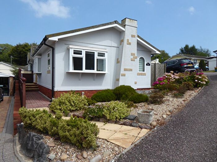 2 Bedroom Mobile/park Home For Sale In Willow View Park, Straight Way Head, Nr Whimple, Exeter, EX5