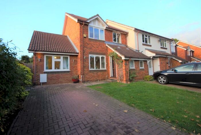 4 Bedroom End Of Terrace House To Rent In Chamberlain Way, Pinner, HA5