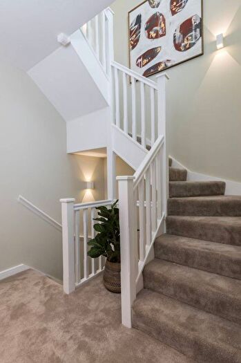 4 Bedroom Property For Sale In Acton Gardens, Acton, W3