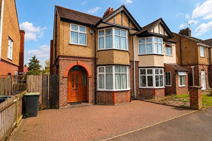 3 Bedroom Semi-Detached House For Sale In Durham Road, Luton, Bedfordshire, LU2