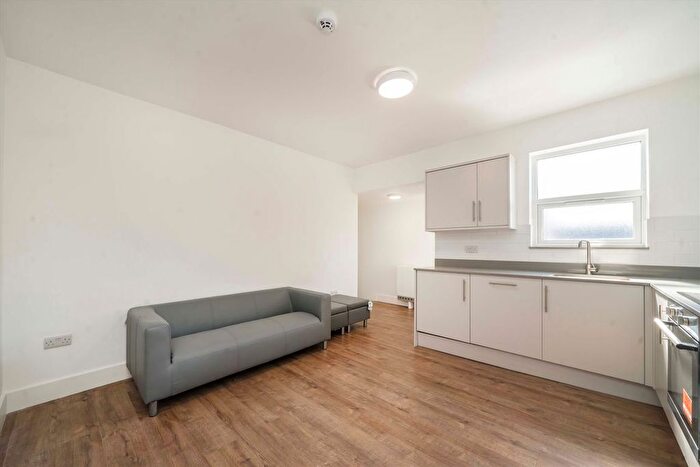 3 Bedroom Flat To Rent In The Broadway, The Broadway, UB1