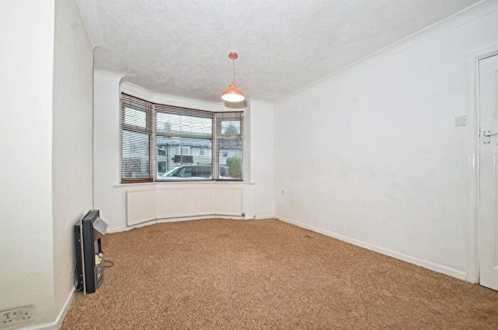 3 Bedroom Terraced House For Sale In Caerphilly Road, Birchgrove, Cardiff, CF14