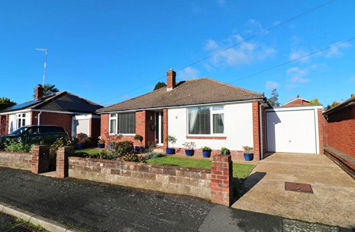 2 Bedroom Detached Bungalow For Sale In Oaktree Gardens, Hedge End, SO30