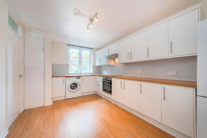 3 Bedroom Flat To Rent In Lockwood Square, London, SE16
