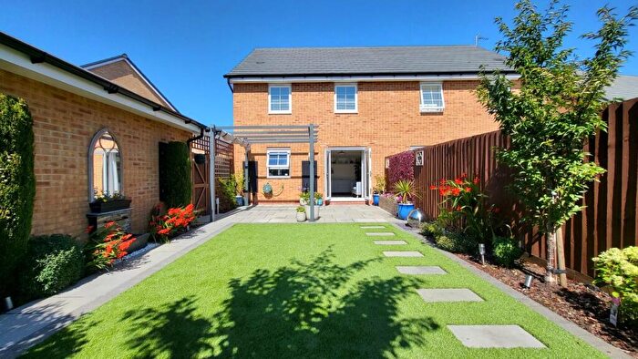 4 Bedroom Semi-Detached House For Sale In Broadstone Drive, Hampton Water, Peterborough, PE7