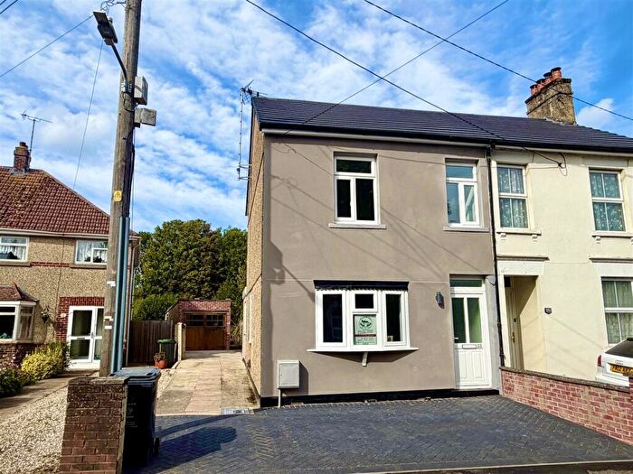 3 Bedroom Semi-Detached House For Sale In Devizes Road, Wroughton, Swindon, SN4