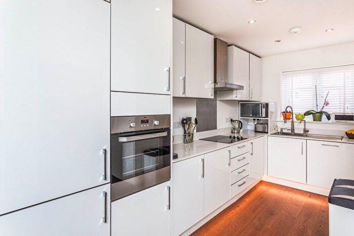 2 Bedroom Flat To Rent In Summerhouse Hill, Buckingham, MK18