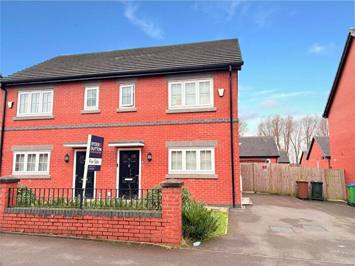 3 Bedroom Semi-Detached House For Sale In Kirkstall Avenue, Heywood, Greater Manchester, OL10