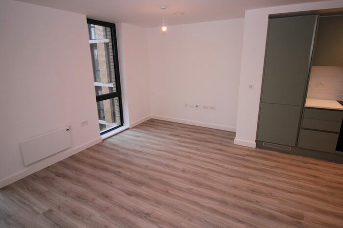 Studio To Rent In Kimpton Road, Luton, Bedfordshire, LU2
