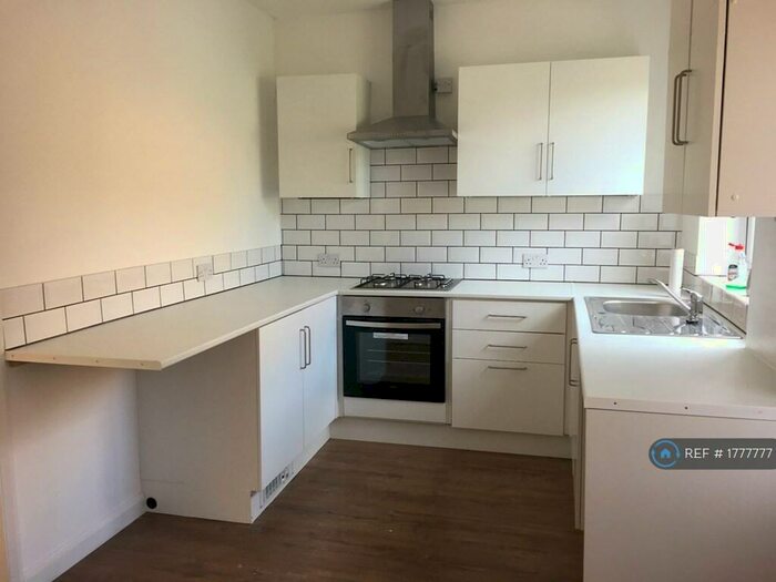 2 Bedroom Semi-Detached House To Rent In Halifax Drive, Leicester, LE4