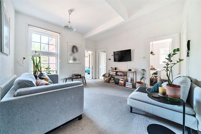3 Bedroom Flat For Sale In Woodlands Road, Bromley, BR1