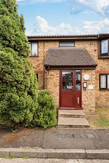 1 Bedroom Flat To Rent In Clay Court, Walthamstow, E17